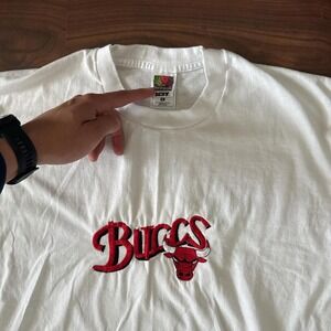 Vintage Fruit of the Loom Chicago Bulls Embroidered T-Shirt Single Stitch XL